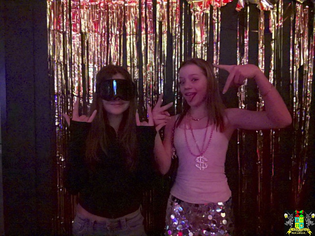 ../Images/Jeugd Opwarmbal Photobooth 044.jpg